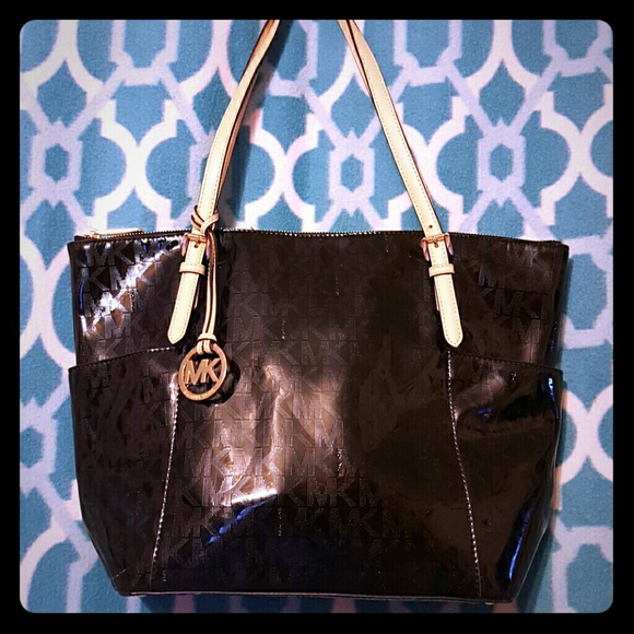 Michael Kors Handbags - Michael Kors Patent Leather Purse